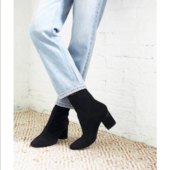 Black Suede Block Heel Pointy Toe Ankle Booties - Picture 4 of 6